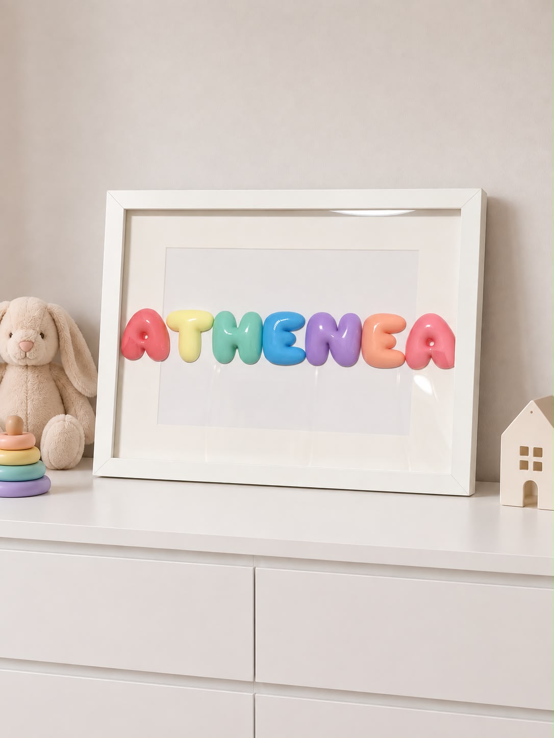 Nombre Athenea en letras bubble arcoíris pastel enmarcado en blanco