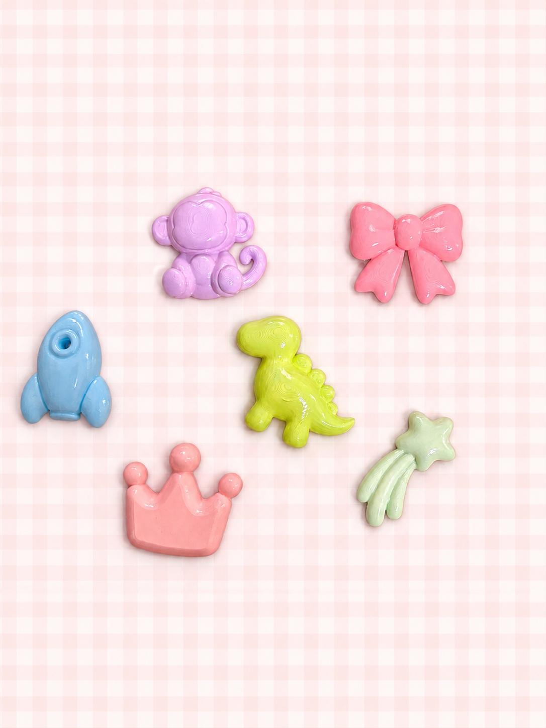 Seis figuras bubble de ejemplo: mono, lazo, cohete, dino, corona y estrella fugaz
