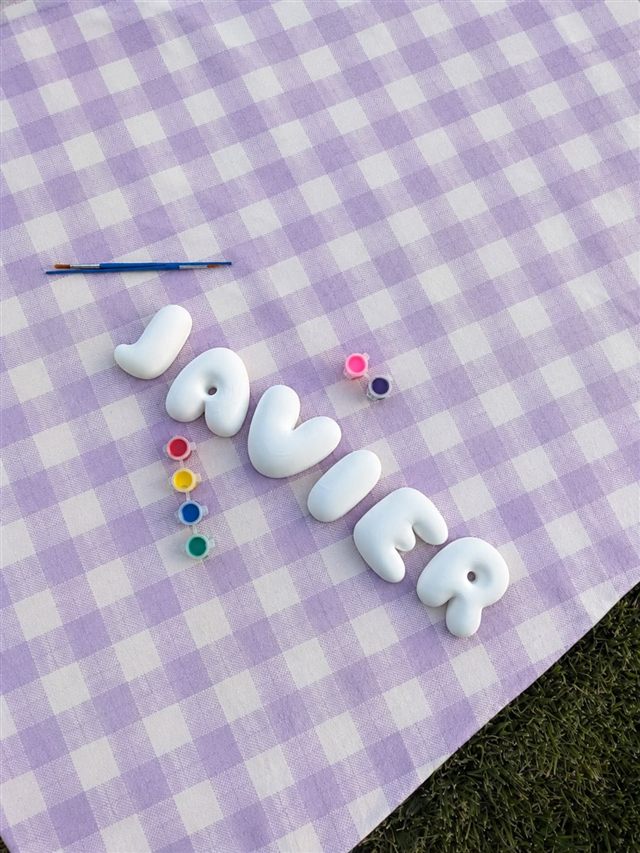 Kit de letras para pintar con el nombre Javier, pinceles y pinturas