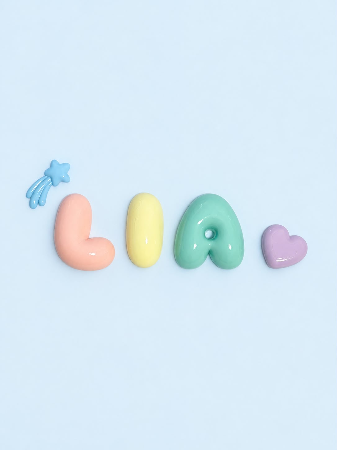 Nombre Lía en letras bubble pastel con una estrella fugaz azul y un corazón lila sobre fondo celeste