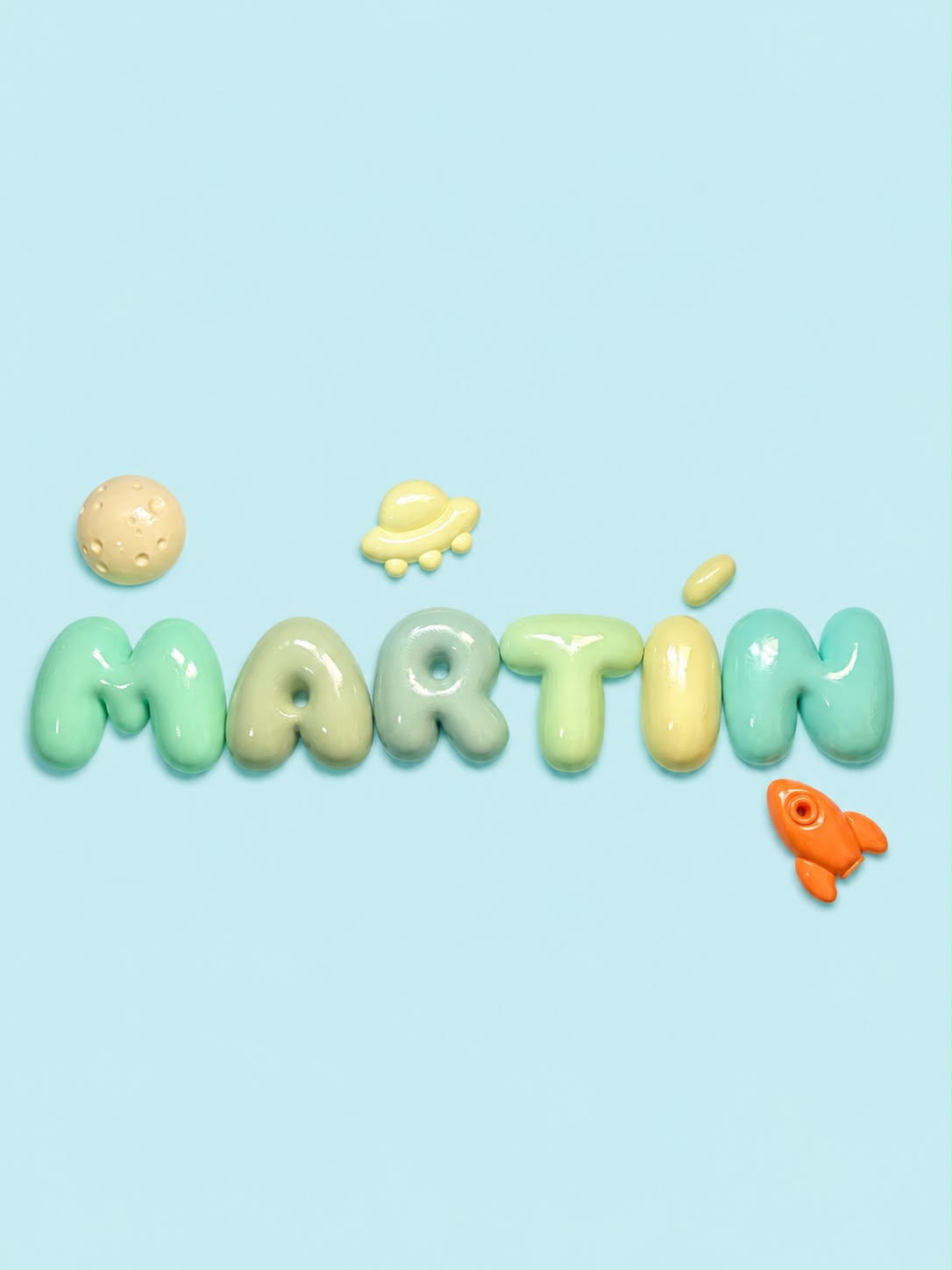 Nombre Martín en letras bubble verdes con cohete, ovni y luna llena